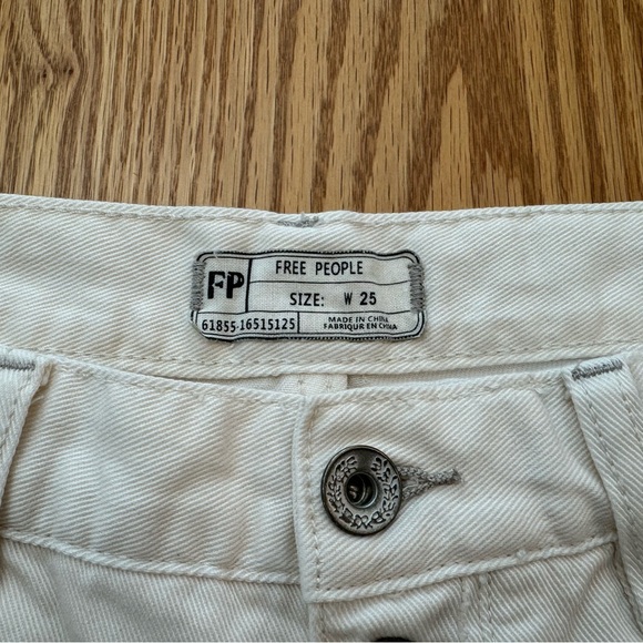 Free People Runaway Slouch Cut Off Denim Shorts Size 25 - Picture 4 of 10